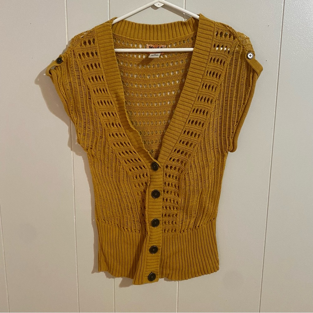Md MUDD Sleeveless Button Up Sweater